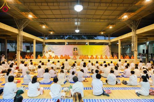 ภาพ No.106653:พิธีถวายภัตตาหารเป็นสังฆทาน แด่คณะพระธรรมยาตราฯ ในโครงการธรรมยาตรากตัญญูบูชา มหาปูชนียาจารย์ พระมงคลเทพมุนี(สด จนฺทสโร) พระผู้ปราบมาร อนุสรณ์สถาน 7 แห่ง ปีที่ 12 วันที่ 6 มกราคม พ.ศ. 2567 ณ อนุสรณ์สถานโลตัสแลนด์ จ.สุพรรณบุรี