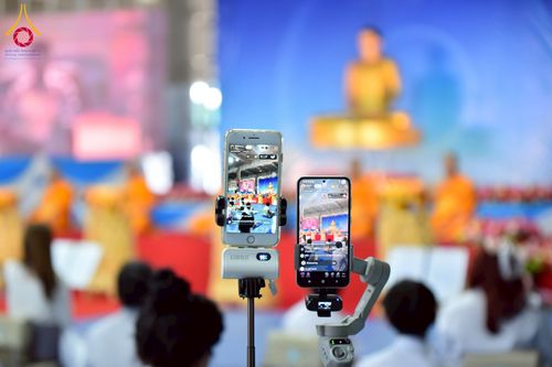 ภาพ No.238061:วันอังคารที่ 12 สิงหาคม พ.ศ. 2568 กิจกรรมวันแม่แห่งชาติ พิธีเปิดห้องปฎิบัติธรรม "กลางใส ใจสว่าง" (World Inner Peace Meditation Room) พิธีลูกกราบคุณแม่-คุณพ่อ พิธีทอดผ้าป่ากองทุนเลี้ยงพระ&กฐิน 30,000 วัด(บูชาธรรมหลวงพ่อ) พิธีไถ่โคท้อง 2 ตัว  ณ วิหารคด 2 ว