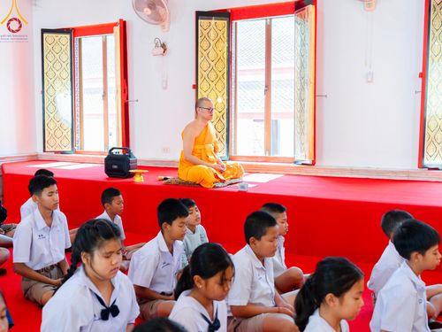 ภาพ No.189537:พิธีทอดผ้าป่าทำนุบำรุงศาสนสถาน ในโครงการธรรมยาตรา กตัญญูบูชา มหาปูชนียาจารย์ พระมงคลเทพมุนี(สด จนฺทสโร) พระผู้ปราบมาร อนุสรณ์สถาน 7 แห่ง ปีที่ 13 ณ วัดสองพี่น้อง ต.ต้นตาล อ.สองพี่น้อง จ.สุพรรณบุรี วันที่ 5 มกราคม พ.ศ. 2568