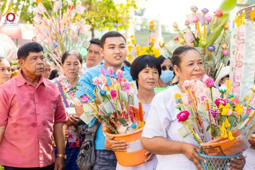 ภาพ No.171671:พิธีทอดกฐิน ณ วัดมหาโพธิ์ จ.ลพบุรี ในโครงการกฐินสามัคคีทั่วไทย 30,000 วัด บูชาธรรม 80 ปี หลวงพ่อธัมมชโย โดยคณะศิษยานุศิษย์วัดพระธรรมกาย วันที่ 27 ตุลาคม พ.ศ. 2567