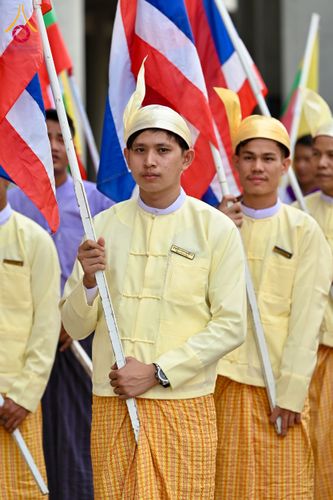 ภาพ No.143640:พิธีถวายผ้าไตร, สวดธรรมจักร, ปฏิบัติธรรม และฟังแสดงพระธรรมเทศนา ภาษาเมียนมา โดยมีสาธุชนชาวเมียนมากว่า 4,000 คน เข้าร่วมพิธี ณ มหารัตนวิหารคด วัดพระธรรมกาย วันอาทิตย์ที่ 7 กรกฎาคม พ.ศ. 2567
