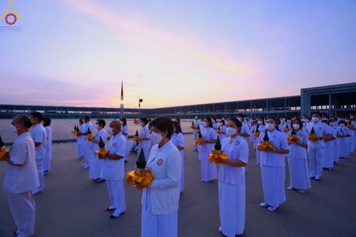 พิธีเวียนประทักษิณ, พิธีวันทาเจดีย์, พิธีขอขมาและมอบผ้าไตร ในโครงการอุปสมบทหมู่ รุ่นบูชาธรรมมหาปูชนียาจารย์ ณ วัดพระธรรมกาย ในวันที่ 9 ธันวาคม พ.ศ. 2566