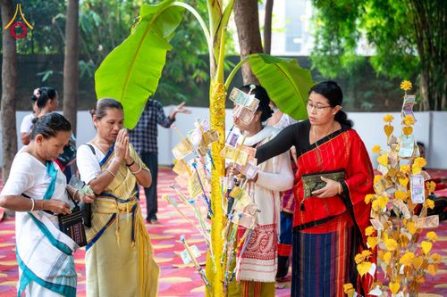 ภาพ No.176079:พิธีทอดผ้าป่าสมทบกฐิน ณ วัดพุทธคยา บานา วิหาร เมืองคยา รัฐพิหาร ประเทศอินเดีย โดยมูลนิธิธรรมกาย ในนามหลวงพ่อธัมมชโย  วันที่ 12 พฤศจิกายน พ.ศ. 2567