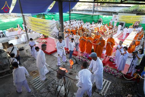 ภาพ No.62342:คณะศิษยานุศิษย์รวมใจสถาปนาและสมโภช ธรรมจักร เพื่ออัญเชิญประดิษฐาน ณ ยอดอุโบสถ 80 ปี หลวงพ่อธัมมชโย วัดพระธรรมกายนิวเจอร์ซี ประเทศสหรัฐอเมริกา  วันอาทิตย์ที่ 7 เมษายน พ.ศ. 2567