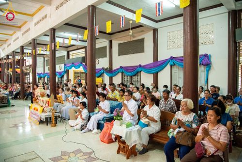 ภาพ No.175199:พิธีทอดกฐิน วัดแรก จ.เพชรบุรี ในโครงการกฐินสามัคคีทั่วไทย 30,000 วัด บูชาธรรม 80 ปี หลวงพ่อธัมมชโย โดยคณะศิษยานุศิษย์วัดพระธรรมกาย วันที่ 14 พฤศจิกายน พ.ศ. 2567