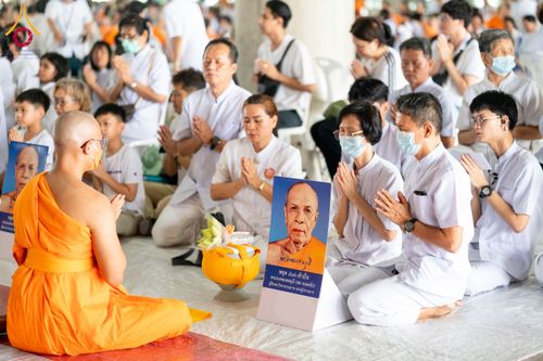 ภาพ No.62523:พิธีถวายบาตรเเละไทยธรรม ในโครงการอุปสมบทหมู่ บูชาธรรมหลวงพ่อธัมมชโย พ.ศ.2567 ณ ลานธรรม พระมหาธรรมกายเจดีย์ วันที่ 13 เมษายน พ.ศ.2567