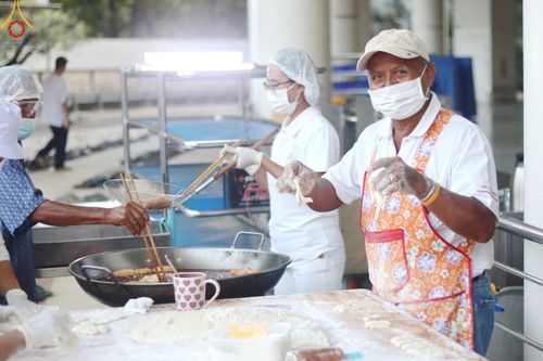 ภาพ No.177336:พิธีถวายภัตตาหารเมนูสวรรค์ และพิธีบุพเปตพลี ครั้งที่ 158 ร่วมอุทิศบุญแด่หมู่ญาติที่ล่วงลับไปแล้ว และสืบทอดอายุพระพุทธศาสนา ณ วัดพระธรรมกาย วันที่ 30 พฤศจิกายน พ.ศ.2567 (วันพระ แรม 15 ค่ำ เดือน 12)