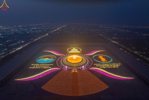 ภาพ No.122184:พิธีจุดประทีปถวายเป็นพุทธบูชา และบูชาธรรมมหาปูชนียาจารย์ พระมงคลเทพมุนี(สด จนฺทสโร) ในโครงการธรรมยาตรา กตัญญูบูชา มหาปูชนียาจารย์ พระมงคลเทพมุนี(สด จนฺทสโร) พระผู้ปราบมาร อนุสรณ์สถาน 7 แห่ง ปีที่ 12 วันที่ 31 มกราคม พ.ศ. 2567 ณ วัดพระธรรมกาย จ.ปทุมธานี (