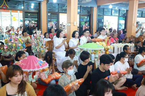 ภาพ No.168319:พิธีทอดกฐิน ณ วัดบางม่วง จ.นนทบุรี ในโครงการกฐินสามัคคีทั่วไทย 30,000 วัด บูชาธรรม 80 ปี หลวงพ่อธัมมชโย โดยคณะศิษยานุศิษย์วัดพระธรรมกาย วันที่ 20 ตุลาคม พ.ศ. 2567