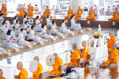 ภาพ No.102193:พิธีบุพเปตพลี ครั้งที่ 144 อุทิศบุญแด่หมู่ญาติที่ล่วงลับไปแล้ว และสืบทอดอายุพระพุทธศาสนา วันอังคารที่ 12 ธันวาคม พ.ศ. 2566 (วันพระแรม 15 ค่ำ เดือน 12) ณ หอฉันคุณยายอาจารย์ฯ วัดพระธรรมกาย