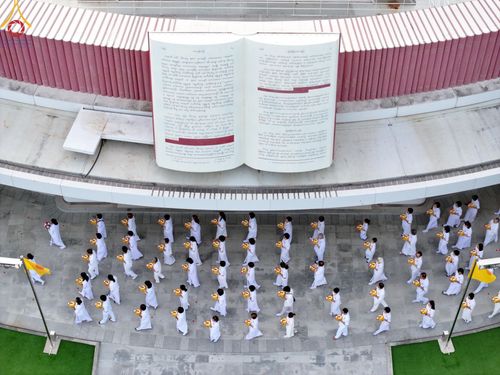 ภาพ No.141298:พิธีบรรพชาอุปสมบท โครงการอุปสมบทหมู่รุ่นผู้บริหาร รุ่นที่ 14 โครงการอุปสมบทหมู่ธรรมทายาท ระดับอุดมศึกษา รุ่นที่ 51 ภาคฤดูฝน ณ โบสถ์พระไตรปิฎก วัดพระธรรมกาย ในวันเสาร์ที่ 15 มิถุนายน พ.ศ. 2567