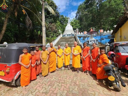 ภาพ No.97506:วัดพระธรรมกาย ร่วมบุญกฐินศรีลังกา ณ วัดศรีเอลวาร่า วรดานารามายะ  มาตาเล ศรีลังกา เชื่อมสัมพันธไมตรี สร้างสามัคคีสงฆ์ โดยมีพระครูสมุห์สนิทวงศ์ วุฑฺฒิวํโส, ดร.  เป็นผู้แทนวัดพระธรรมกาย ถวายกฐินในครั้งนี้ วันที่ 19 พฤศจิกายน พ.ศ. 2566