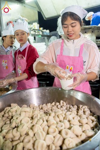 ภาพ No.293416:วันที่ 13 มกราคม พ.ศ. 2569 พิธีถวายภัตตาหารเป็นสังฆทาน แด่พระธรรมยาตรา ณ อนุสรณ์สถานมหาวิหารพระมงคลเทพมุนี (โลตัสแลนด์) อ.สองพี่น้อง จ.สุพรรณบุรี ในโครงการธรรมยาตรา กตัญญูบูชา มหาปูชนียาจารย์ พระมงคลเทพมุนี(สด จนฺทสโร) พระผู้ปราบมาร อนุสรณ์สถาน 7 แห่ง ปี