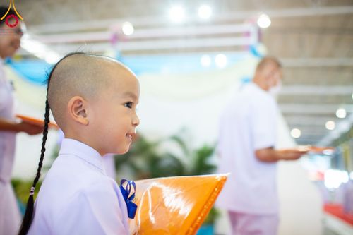 ภาพ No.86337:วันธรรมชัย ปีที่ 55 พิธีทอดผ้าป่ากฐินสมทบครั้งที่1, พิธีเจริญพุทธมนต์ ลูกนิมิตมหาสมบัติฯ พิธีจุดประทีป,พิธีฉลองชัยสวดมนต์บทธัมมจักกัปปวัตนสูตร วันอาทิตย์ที่ 27 สิงหาคม พ.ศ.2566 ณ สภาธรรมกายสากล / มหารัตนวิหารคด วัดพระธรรมกาย