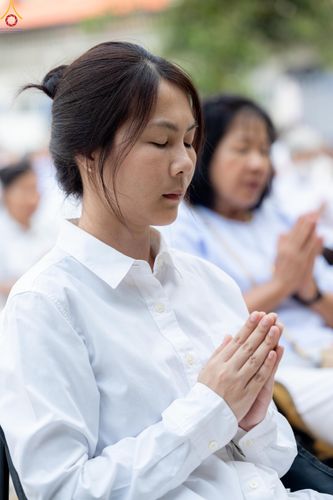 ภาพ No.297072:วันที่ 17 มกราคม พ.ศ. 2569 พิธีจุดประทีปถวายเป็นพุทธบูชา และบูชาธรรมมหาปูชนียาจารย์ (ภาพชุดที่ 2) ณ วัดโบสถ์บน ต.บางคูเวียง จ.นนทบุรี อนุสรณ์สถานลำดับที่ 4 สถานที่เกิดด้วยกายธรรม ในโครงการธรรมยาตรา กตัญญูบูชา มหาปูชนียาจารย์ พระมงคลเทพมุนี(สด จนฺทสโร) พร