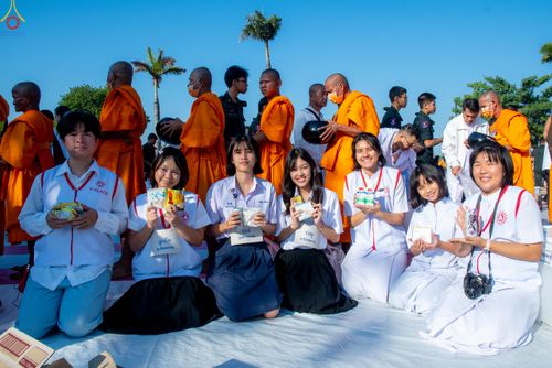 ภาพ No.282490:วันที่ 19 -20 ธันวาคม พ.ศ.2568 เบื้องหลังความสำเร็จ ของการจัดงานตักบาตร พระ 10,000 รูป Skywalk กาญจนบุรี