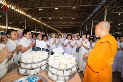 ภาพ No.287337:วันที่ 3 มกราคม พ.ศ.2569 พิธีถวายภัตตาหารเป็นสังฆทาน แด่พระธรรมยาตรา ณ วัดพระธรรมกาย  จังหวัดปทุมธานี ในโครงการธรรมยาตรา กตัญญูบูชา มหาปูชนียาจารย์ พระมงคลเทพมุนี(สด จนฺทสโร) พระผู้ปราบมาร อนุสรณ์สถาน 7 แห่ง ปีที่ 14