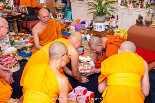 ภาพ No.342159:วันศุกร์ที่ 31 กรกฎาคม พ.ศ.2569 พระภิกษุวัดพระธรรมกาย ทำวัตรพระผู้ใหญ่เนื่องในวันเข้าพรรษา