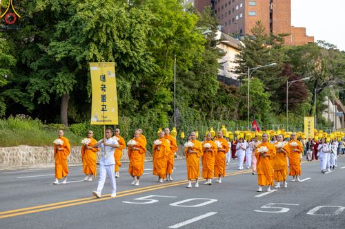 ภาพ No.81089:Lotus Lantern Festival 2023  เทศกาลโคมดอกบัว เนื่องในวันวิสาขบูชา   ของชาวพุทธทุกชาติ ทุกนิกาย ในสาธารณรัฐเกาหลีใต้ วันที่ 20-21 พฤษภาคม พ.ศ. 2566