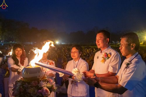 ภาพ No.78203:พิธีจุดประทีปและเวียนประทักษิณถวายเป็นพุทธบูชา ในโครงการบรรพชาสามเณรหมู่ ณ ลุมพินีวัน ประเทศเนปาล  วันที่ 16 มีนาคม พ.ศ. 2566