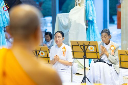 ภาพ No.292580:วันที่ 12 มกราคม พ.ศ. 2569 พิธีถวายภัตตาหารเป็นสังฆทาน แด่พระธรรมยาตรา ณ อนุสรณ์สถานมหาวิหารพระมงคลเทพมุนี (โลตัสแลนด์) อ.สองพี่น้อง จ.สุพรรณบุรี ในโครงการธรรมยาตรา กตัญญูบูชา มหาปูชนียาจารย์ พระมงคลเทพมุนี(สด จนฺทสโร) พระผู้ปราบมาร อนุสรณ์สถาน 7 แห่ง ปี