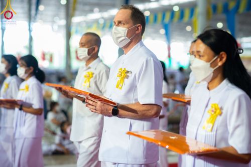 ภาพ No.86316:วันธรรมชัย ปีที่ 55 พิธีทอดผ้าป่ากฐินสมทบครั้งที่1, พิธีเจริญพุทธมนต์ ลูกนิมิตมหาสมบัติฯ พิธีจุดประทีป,พิธีฉลองชัยสวดมนต์บทธัมมจักกัปปวัตนสูตร วันอาทิตย์ที่ 27 สิงหาคม พ.ศ.2566 ณ สภาธรรมกายสากล / มหารัตนวิหารคด วัดพระธรรมกาย