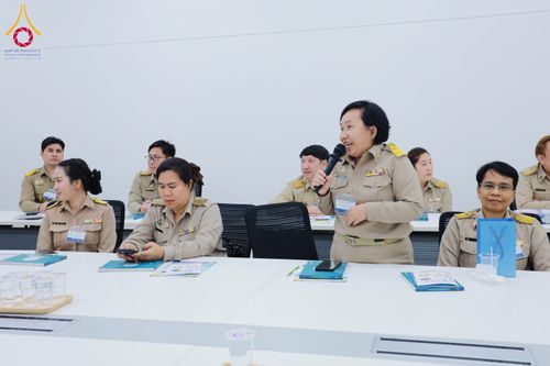 ภาพ No.311615:วันจันทร์ที่ 23 กุมภาพันธ์ พ.ศ. 2569 เปิดโลกทัศน์ผู้บริหารสถานศึกษายุคใหม่ เรียนรู้ต้นแบบการพัฒนาคนผ่านพลัง “บวร–V-Star” ผู้เข้ารับการพัฒนาตามโครงการ สพฐ. ศึกษาดูงานวัดพระธรรมกาย เสริมภาวะผู้นำคุณธรรมสู่การบริหารโรงเรียนอย่างยั่งยืน ณ อาคาร 100 ปี คุณยาย