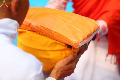 ภาพ No.313438:วันพฤหัสบดีที่ 12 มีนาคม พ.ศ. 2569 พิธีมอบบาตรและผ้าไตรในโครงการบรรพชาสามเณร 500 รูป  ณ นาคบาฮาล (Nagbahal) ประเทศเนปาล