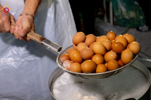 ภาพ No.289764:วันที่ 8 มกราคม พ.ศ. 2569 พิธีถวายภัตตาหารเป็นสังฆทาน แด่พระธรรมยาตรา ณ อนุสรณ์สถานคลองบางนางแท่น อ.สามพราน จ.นครปฐม ในโครงการธรรมยาตรา กตัญญูบูชา มหาปูชนียาจารย์ พระมงคลเทพมุนี(สด จนฺทสโร) พระผู้ปราบมาร อนุสรณ์สถาน 7 แห่ง ปีที่ 14