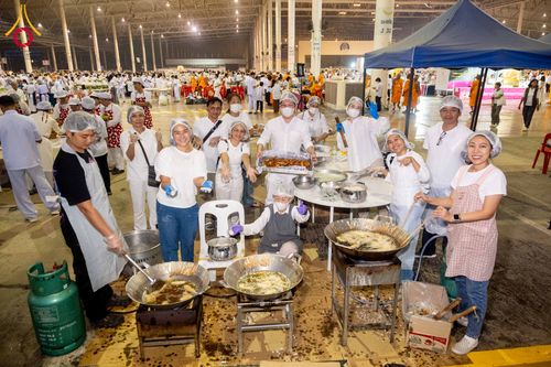 ภาพ No.306830:วันที่ 31 มกราคม พ.ศ. 2569 พิธีถวายภัตตาหารเป็นสังฆทาน แด่พระธรรมยาตรา ณ วัดพระธรรมกาย  จังหวัดปทุมธานี ในโครงการธรรมยาตรา กตัญญูบูชา มหาปูชนียาจารย์ พระมงคลเทพมุนี(สด จนฺทสโร) พระผู้ปราบมาร อนุสรณ์สถาน 7 แห่ง ปีที่ 14