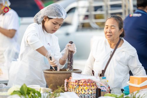 ภาพ No.301797:วันที่ 24 มกราคม พ.ศ. 2569 พิธีถวายภัตตาหารเป็นสังฆทาน แด่พระธรรมยาตรา ณ อนุสรณ์สถานบางปลา วัดบางปลา อำเภอบางเลน จังหวัดนครปฐม ในโครงการธรรมยาตรา กตัญญูบูชา มหาปูชนียาจารย์ พระมงคลเทพมุนี(สด จนฺทสโร) พระผู้ปราบมาร อนุสรณ์สถาน 7 แห่ง ปีที่ 14