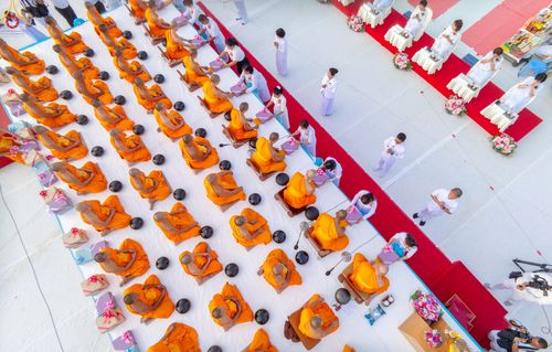 ภาพ No.302548:วันที่ 24 มกราคม พ.ศ. 2569 พิธีตักบาตรพระธรรมยาตรา ณ อนุสรณ์สถานลำดับที่ 5 สถานที่เผยแผ่วิชชาธรรมกายครั้งแรก อนุสรณ์สถานบางปลา วัดบางปลา อำเภอบางเลน จังหวัดนครปฐม ในโครงการธรรมยาตรา กตัญญูบูชา มหาปูชนียาจารย์ พระมงคลเทพมุนี(สด จนฺทสโร) พระผู้ปราบมาร อนุส