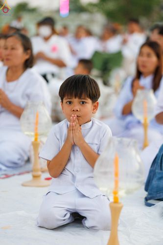 ภาพ No.293975:วันที่ 14 มกราคม พ.ศ. 2569 พิธีจุดประทีปถวายเป็นพุทธบูชา และบูชาธรรมมหาปูชนียาจารย์  ณ วัดสองพี่น้อง ต.ต้นตาล อ.สองพี่น้อง จ.สุพรรณบุรี ในโครงการธรรมยาตรา กตัญญูบูชา มหาปูชนียาจารย์ พระมงคลเทพมุนี(สด จนฺทสโร) พระผู้ปราบมาร อนุสรณ์สถาน 7 แห่ง ปีที่ 14