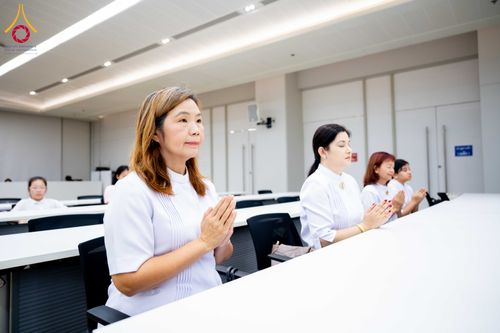 ภาพ No.313109:วันที่ 4 มีนาคม พ.ศ. 2559 หลวงพ่อทัตตชีโว รองเจ้าอาวาสวัดพระธรรมกาย ได้เมตตาถวายการต้อนรับปฏิสันถารพระอาคันตุกะจาก 19 ประเทศ ที่เดินทางมาร่วมงานวันมาฆบูชา ณ วัดพระธรรมกาย