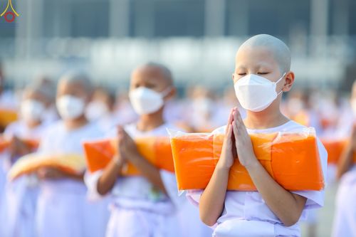 ภาพ No.79774:พิธีเวียนประทักษิณ ณ พระมหาธรรมกายเจดีย์ และพิธีวันทาเจดีย์ ในโครงการบรรพชาสามเณรฟื้นฟูพระพุทธศาสนาทั่วไทย วันเสาร์ที่ 8 เมษายน พ.ศ.2566