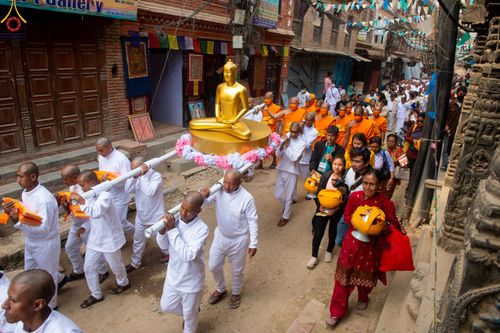 ภาพ No.77656:พิธีตัดปอยผมและปลงผมนาคธรรมทายาท ในโครงการบรรพชาสามเณรหมู่ ประเทศเนปาล วันที่ 11 มีนาคม พ.ศ.2566