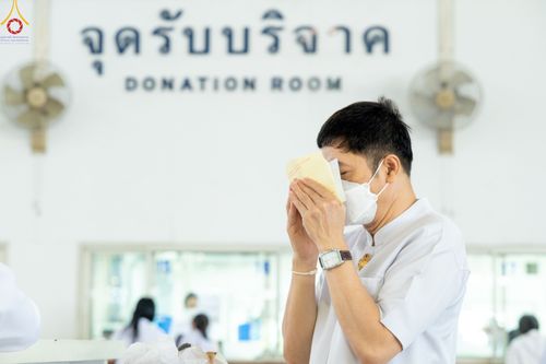 ภาพ No.81527:พิธีตักบาตร ข้าวสารอาหารแห้ง และพิธีบูชาข้าวพระ ณ สภาธรรมกายสากล วัดพระธรรมกาย วันเสาร์ที่ 3 มิถุนายน 2566