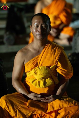 ภาพ No.297258:วันที่ 15 มกราคม พ.ศ.2569 พระธรรมยาตราปฏิบัติธรรมและถ่ายภาพหมู่ประวัติศาสตร์ อนุสรณ์สถานลำดับที่ 4 สถานที่เกิดด้วยกายธรรม  ณ วัดโบสถ์บน ต.บางคูเวียง จ.นนทบุรี ในโครงการธรรมยาตรา กตัญญูบูชา มหาปูชนียาจารย์ พระมงคลเทพมุนี(สด จนฺทสโร) พระผู้ปราบมาร อนุสรณ์ส