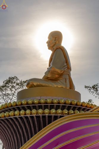 ภาพ No.73211:พิธีจุดประทีปถวายเป็นพุทธบูชา และบูชาธรรมมหาปูชนียาจารย์ ในโครงการธรรมยาตรากตัญญูบูชา มหาปูชนียาจารย์ พระมงคลเทพมุนี(สด จนฺทสโร) พระผู้ปราบมาร ปีที่ 11 ณ อนุสรณ์สถานลำดับที่ 4 สถานที่เกิดด้วยกายธรรม วัดโบสถ์ (บน) บางคูเวียง อ.บางกรวย จ.นนทบุรี วันที่ 21 