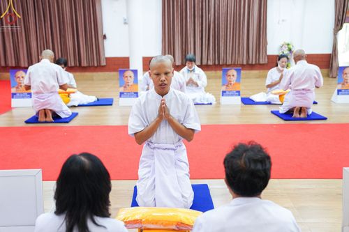 ภาพ No.65418:พิธีขอขมาผู้ปกครอง โดยนาคธรรมทายาท ในโครงการอุปสมบทบูชาธรรม มหาปูชนียาจารย์ประจำปี 2565 วันที่ 19 พฤศจิกายน พ.ศ. 2565 ณ ศูนย์ปฏิบัติธรรมลำปาง