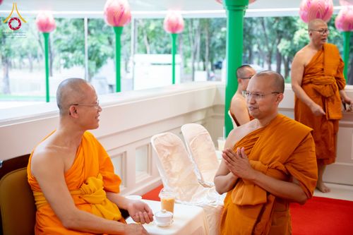 ภาพ No.308955:วันอาทิตย์ที่ 8 กุมภาพันธ์ พ.ศ. 2569  พิธีต้อนรับพระบัญชาสมเด็จพระสังฆราช แต่งตั้ง  “พระครูปลัดรัตนวีรวัฒน์” (รังสฤษดิ์ อิทฺธิจินฺตโก) เจ้าอาวาสวัดพระธรรมกาย ให้ดำรงตำแหน่ง “ที่ปรึกษาเจ้าคณะจังหวัดปทุมธานี”