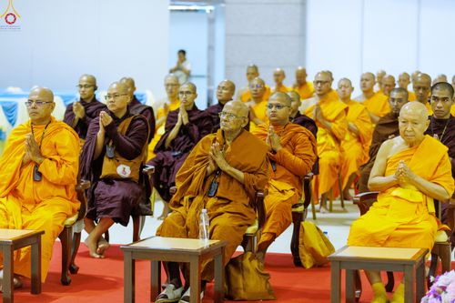 ภาพ No.331181:วันวิสาขบูชา อาทิตย์ที่ 31 พฤษภาคม พ.ศ.2569 พิธีปฏิบัติธรรม ณ ห้องแก้วสารพัดนึก 1  วัดพระธรรมกาย จังหวัดปทุมธานี