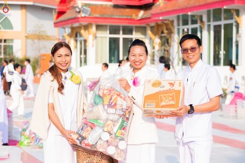 ภาพ No.294547:วันที่ 14 มกราคม พ.ศ. 2569 พิธีตักบาตรพระธรรมยาตรา ณ วัดสองพี่น้อง ต.ต้นตาล อ.สองพี่น้อง จ.สุพรรณบุรี ในโครงการธรรมยาตรา กตัญญูบูชา มหาปูชนียาจารย์ พระมงคลเทพมุนี(สด จนฺทสโร) พระผู้ปราบมาร อนุสรณ์สถาน 7 แห่ง ปีที่ 14