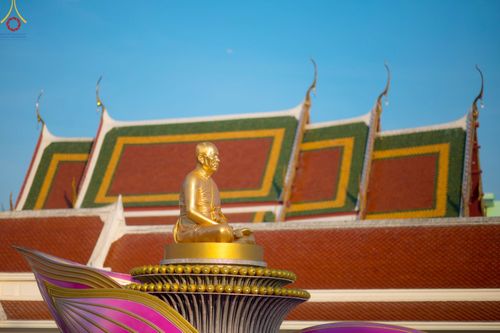 ภาพ No.73636:พิธีตักบาตรพระธรรมยาตราฯ ในโครงการธรรมยาตรากตัญญูบูชา มหาปูชนียาจารย์ พระมงคลเทพมุนี(สด จนฺทสโร) พระผู้ปราบมาร ปีที่ 11 ณ อนุสรณ์สถานลำดับที่ 4 สถานที่เกิดด้วยกายธรรม วัดโบสถ์ (บน) บางคูเวียง อ.บางกรวย จ.นนทบุรี วันที่ 22 มกราคม พ.ศ. 2566