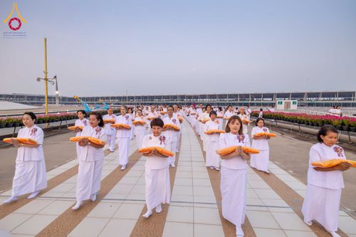 ภาพ No.319343:วันเสาร์ที่ 4 เมษายน พ.ศ.2569 พิธีขอขมา มอบผ้าไตร และถวายบาตรแด่นาคธรรมทายาท ในโครงการบรรพชาสามเณรฟื้นฟูพระพุทธศาสนาทั่วไทย โครงการหน่อแก้วเปรียญธรรม รุ่นที่ 14 โครงการสามเณรยุวธรรมทายาท รุ่นที่ 34 โครงการสามเณรมัชฌิมธรรมทายาท รุ่นที่ 30 ณ สภาธรรมกายสากล