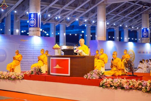 ภาพ No.75479:พิธีเจริญพุทธมนต์ ฉลองชัยสวดธรรมจักร 5,045,000,114 จบ เนื่องในวันมหาปูชนียาจารย์ วันที่ 3 กุมภาพันธ์ พ.ศ. 2566 ณ วัดพระธรรมกาย อ.คลองหลวง จ.ปทุมธานี