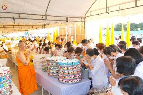 ภาพ No.72515:พิธีถวายภัตตาหารเป็นสังฆทาน แด่คณะพระธรรมยาตราฯ ในโครงการธรรมยาตรากตัญญูบูชา มหาปูชนียาจารย์ พระมงคลเทพมุนี(สด จนฺทสโร) พระผู้ปราบมาร อนุสรณ์สถาน 7 แห่ง ปีที่ 11 วันที่ 19 มกราคม พ.ศ. 2566