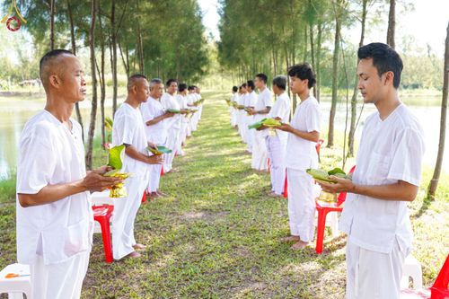 ภาพ No.65112:พิธีปลงผมนาคธรรมทายาท โครงการอุปสมบทบูชาธรรม มหาปูชนียาจารย์ประจำปี 2565 วันที่ 17 พฤศจิกายน พ.ศ. 2565 ณ ศูนย์ปฏิบัติธรรมลำปาง