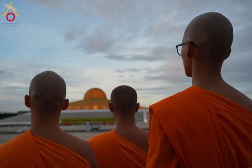 ภาพ No.345732:วันพฤหัสบดีที่ 27 สิงหาคม พ.ศ.2569 พิธีจุดประทีป เนื่องในวันธรรมชัย ณ วัดพระธรรมกาย ปทุมธานี