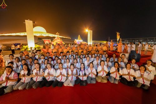 ภาพ No.308153:วันที่ 31 มกราคม พ.ศ. 2569 พิธีจุดประทีปธรรมถวายเป็นพุทธบูชา  และบูชาธรรมมหาปูชนียาจารย์ (ภาพชุดที่ 3) ณ วัดพระธรรมกาย ปทุมธานี ในโครงการธรรมยาตรา กตัญญูบูชา มหาปูชนียาจารย์ พระมงคลเทพมุนี(สด จนฺทสโร) พระผู้ปราบมาร อนุสรณ์สถาน 7 แห่ง ปีที่ 14